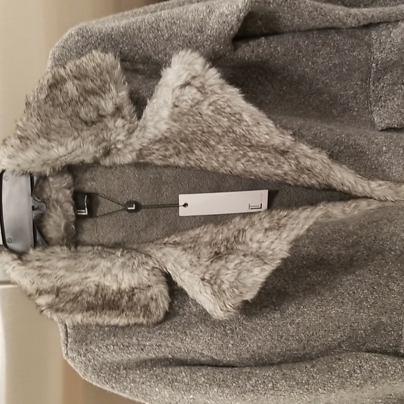 💕LOVE TOKEN💕 Faux Fur Trim Knit Jacket ~ Gray Small S NWT - Picture 3 of 10